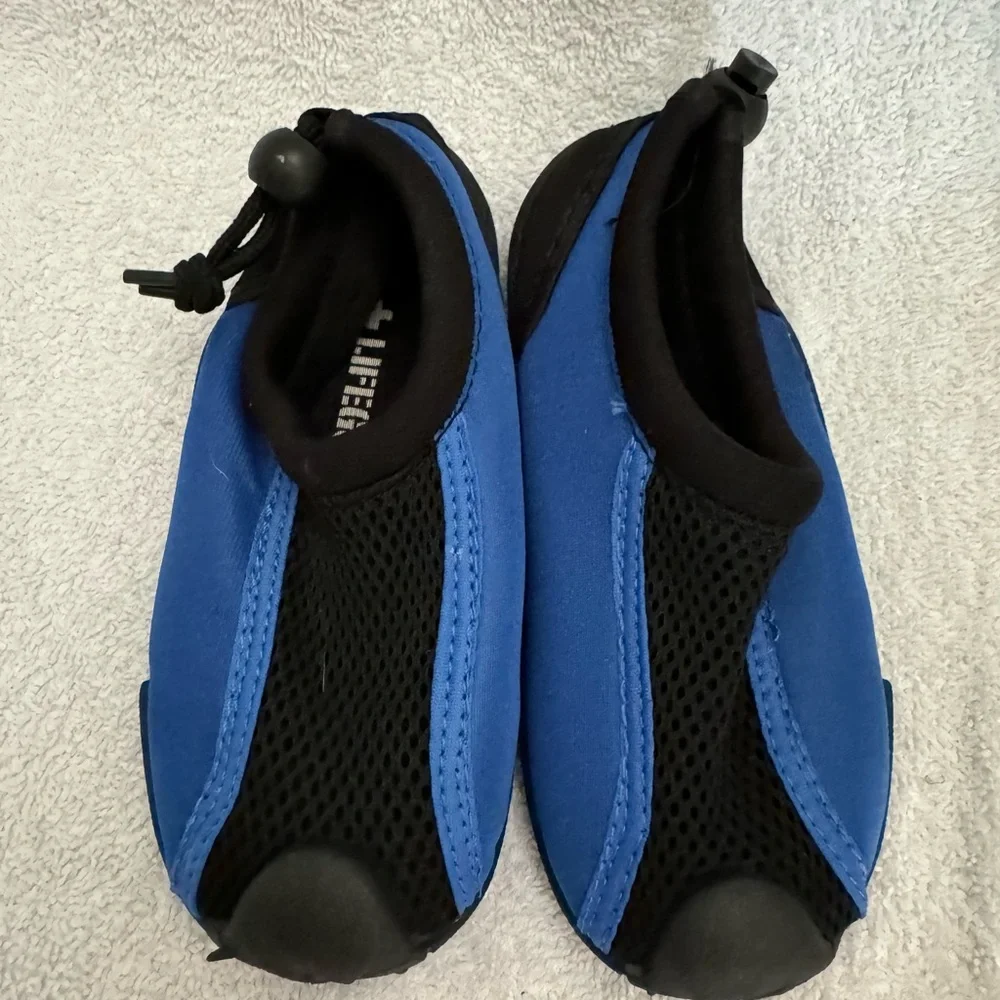 Toddler 7/8 Black & Blue Water Shoes